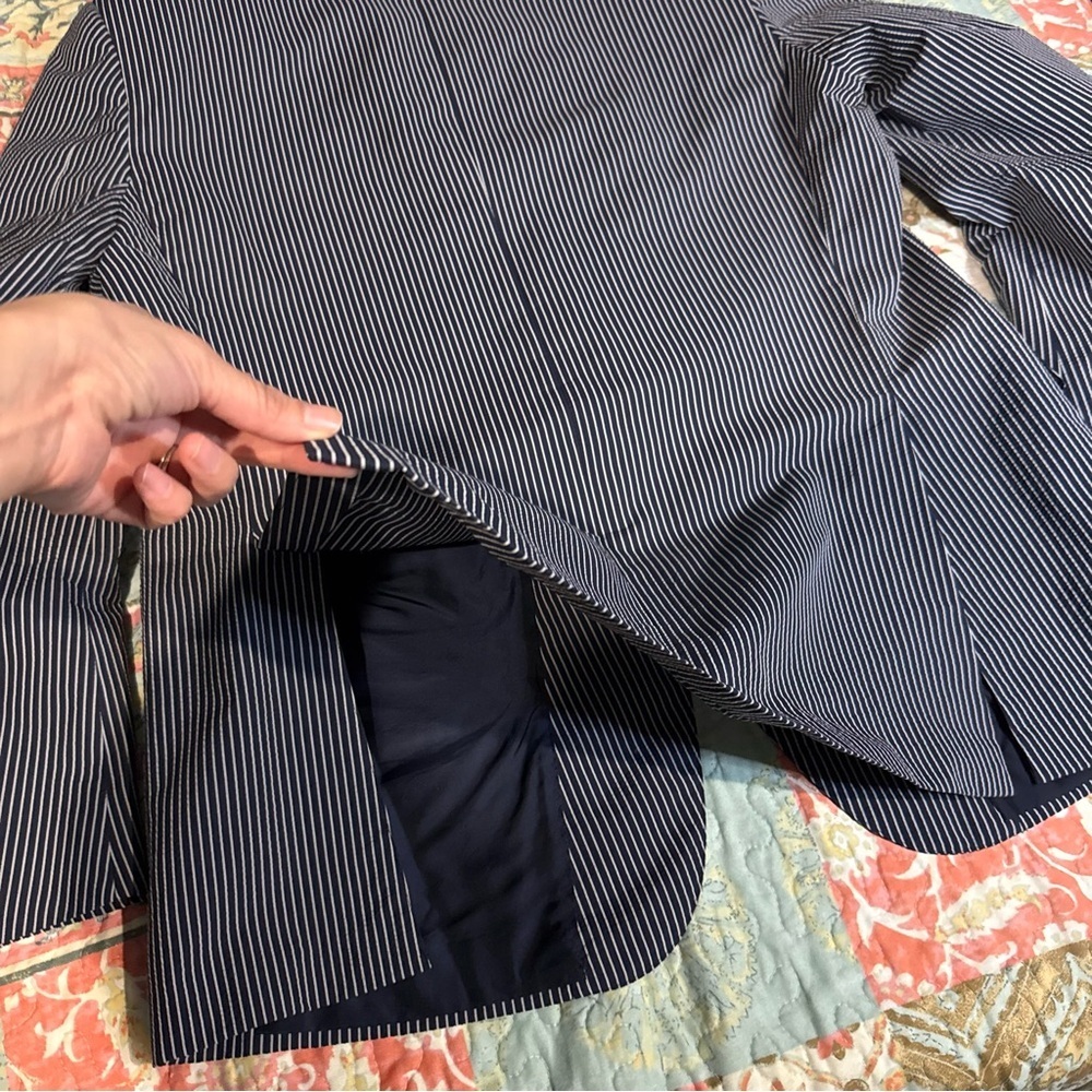 Ermenegildo Zegna Navy and White Pinstripe Blazer 100% SILK - Picture 16 of 16